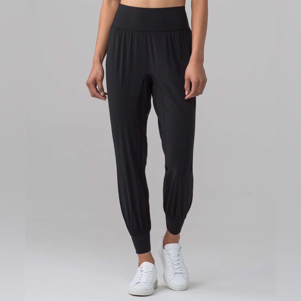 Lululemon Sunsetter Jogger Size 6 black